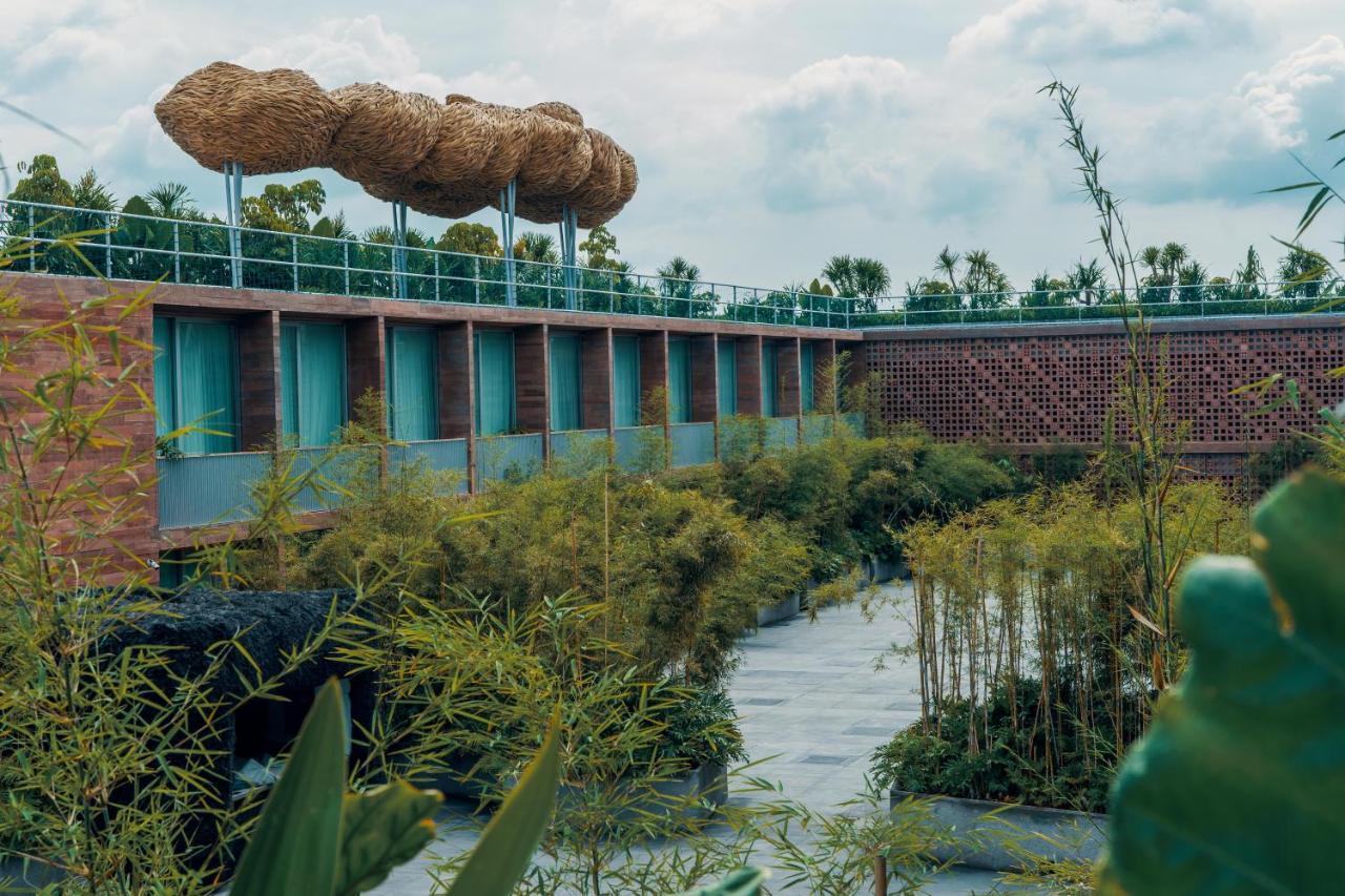 Potato Head Suites & Studios Seminyak  Exterior photo The park's bamboo forest